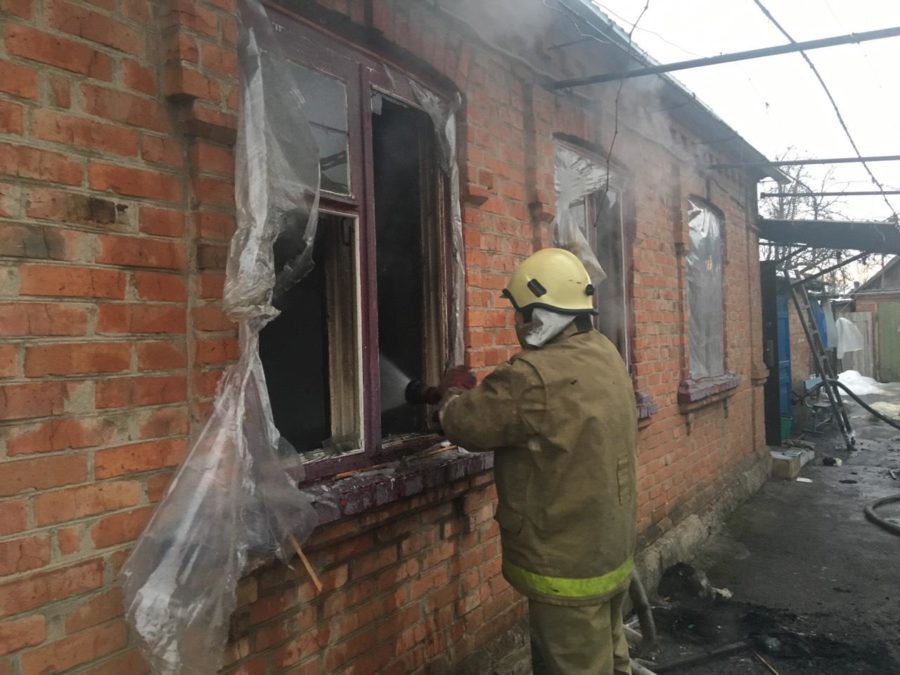 В Запорожской области около двух часов тушили пожар в частном доме (ФОТО)