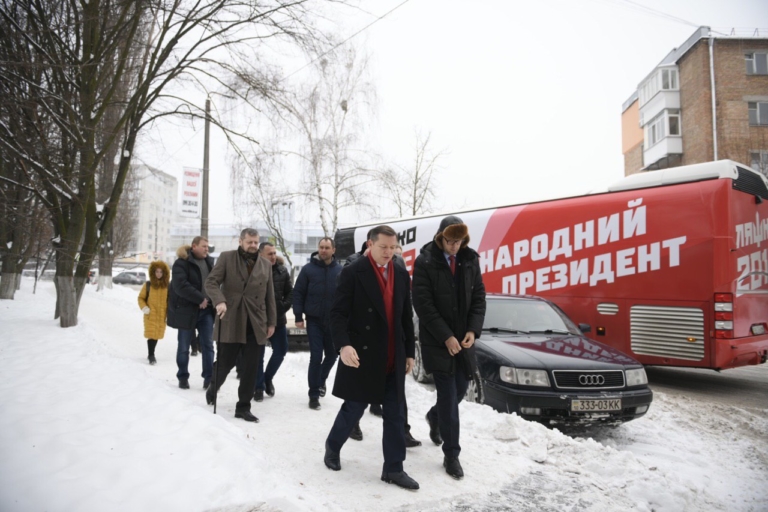 Автобус с Ляшко уже в пути. Народный президент едет в самые отдаленные уголки Украины к людям!