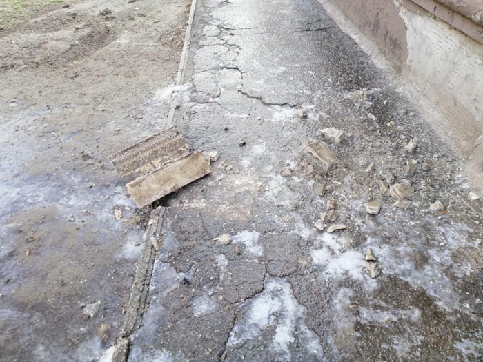 В центре Запорожья от жилого дома отвалился кусок бетона (ВИДЕО, ФОТО)