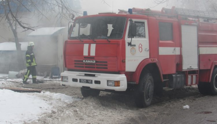 В Запорожье на Кичкасе загорелся магазин: на место выехали 5 бригад пожарных (ФОТО)