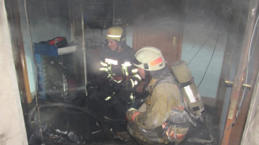 В Запорожье на Кичкасе загорелся магазин: на место выехали 5 бригад пожарных (ФОТО)