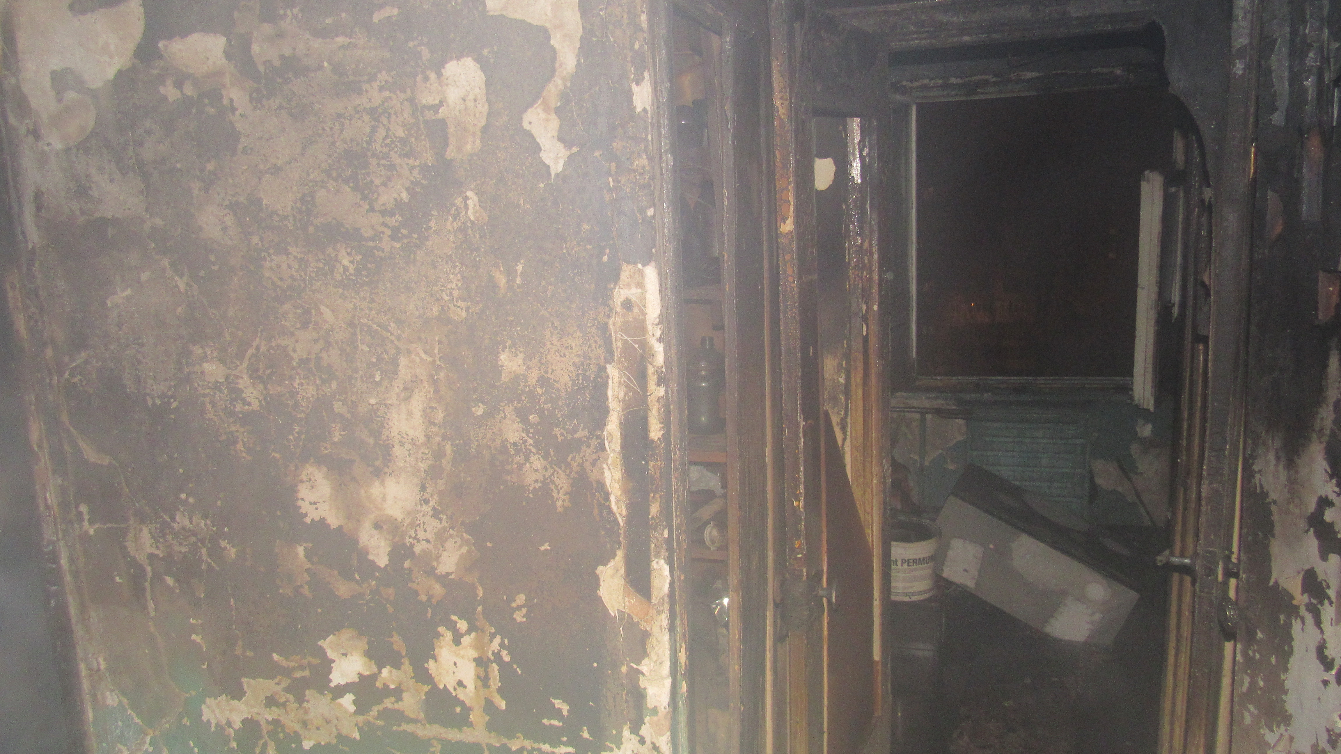 В Запорожье из-за пожара едва не погибли люди, среди них был ребенок (ФОТО)