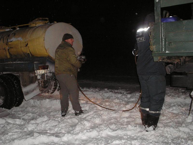 В Запорожской области ночью в снежном плену оказались более 20 человек (ФОТО)