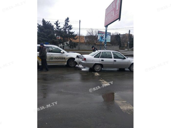 В Запорожской области полицейский автомобиль попал в аварию (ФОТО)