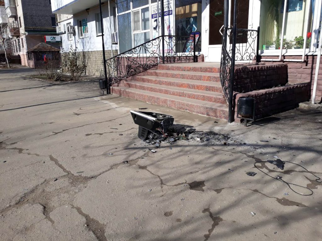 В Запорожской области мужчина выбросил телевизор из окна многоэтажки (ФОТО)