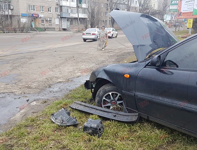 В Запорожской области легковушка на скорости вылетела с дороги: пострадал водитель (ФОТО)