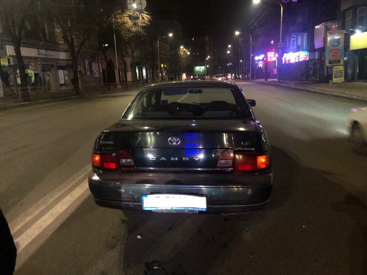 В Запорожье столкнулись легковушки: водитель скрылся с места ДТП (ФОТО)