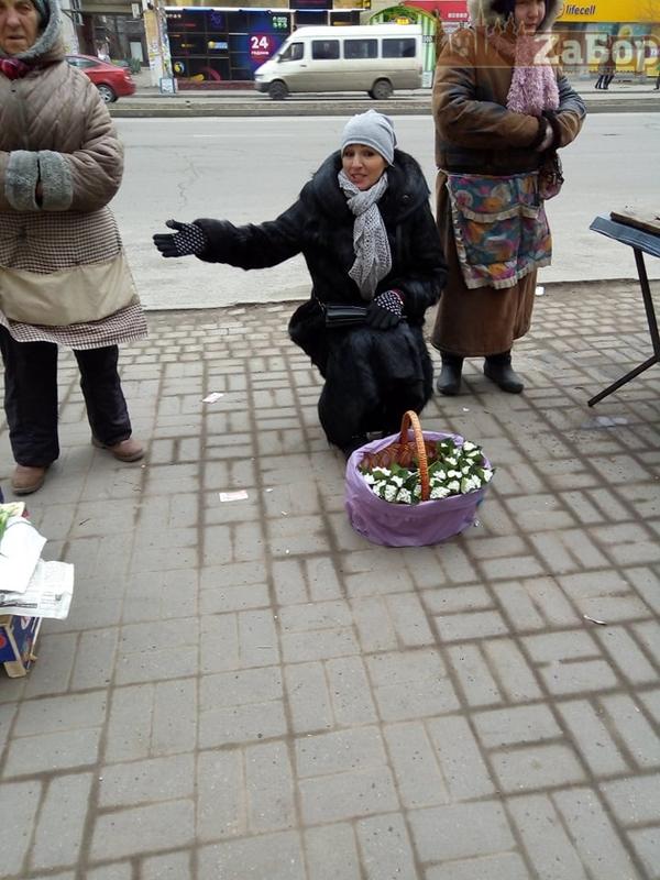 В центре Запорожья торгуют краснокнижными цветами (ФОТО)