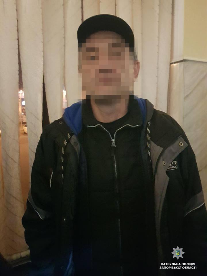 На запорожском вокзале задержали вооруженного мужчину (ФОТО)