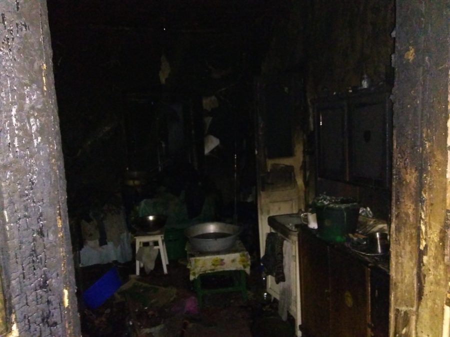 Под Запорожьем загорелся частный дом: внутри находилась семья пенсионеров (ФОТО)