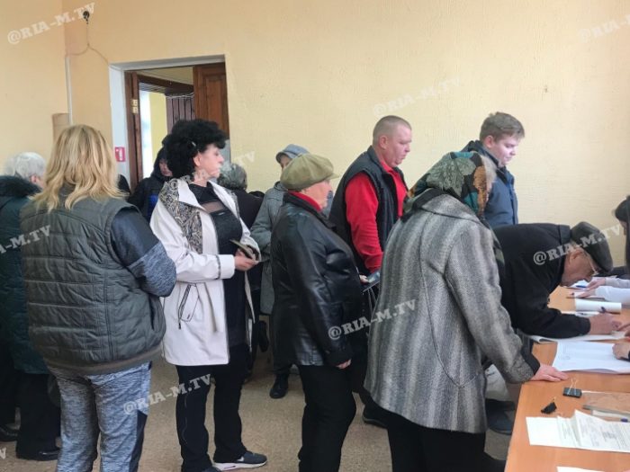В Запорожье и области наблюдается ажиотаж на избирательных участках (ФОТО)