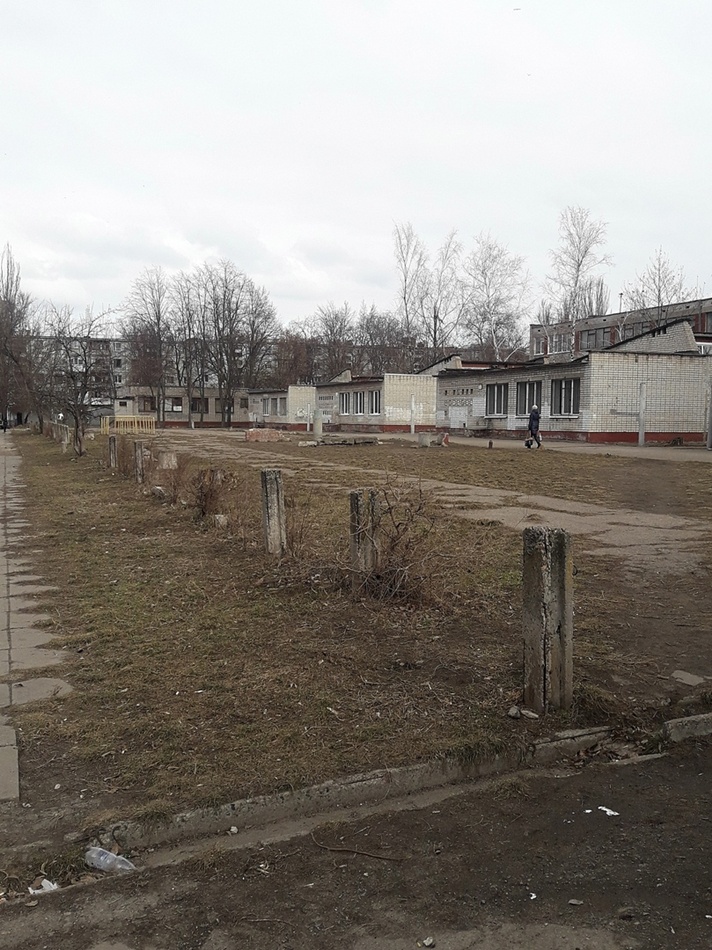 В Запорожье заметили школу, напоминающую гетто (ФОТО)