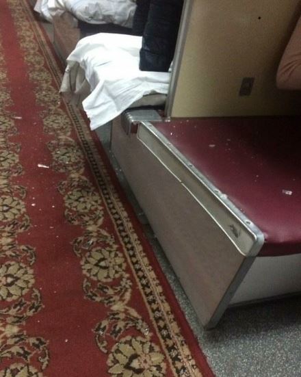 В Запорожье хулиганы забросали булыжниками пассажирский поезд (ФОТО)