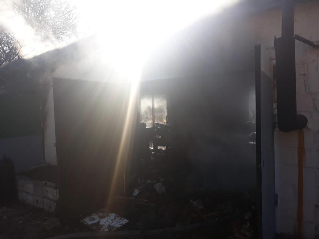 В Запорожье горел жилой дом: есть пострадавшие (ФОТО)