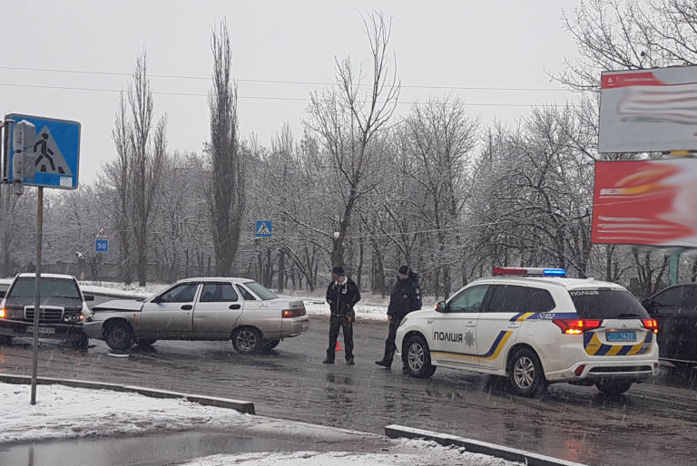 В Запорожской области из-за выпавшего снега случилось ДТП (ФОТО)