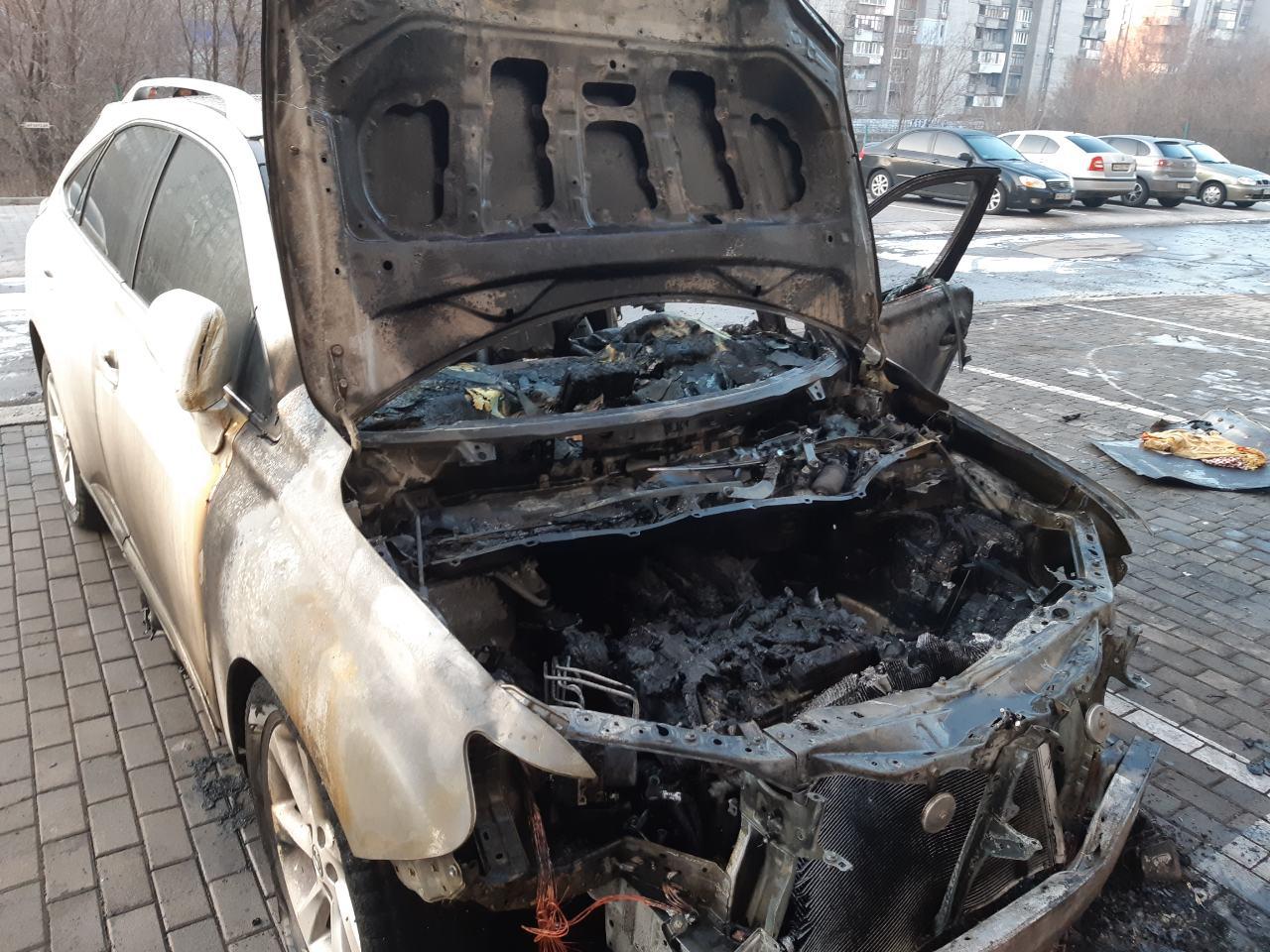 В Запорожье на закрытой парковке сгорел Lexus: подробности (ФОТО, ВИДЕО)