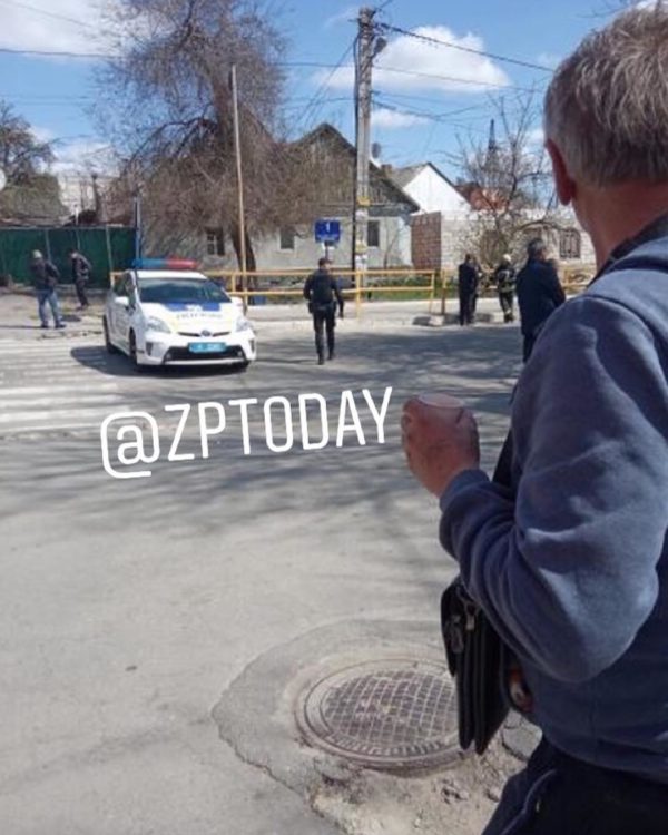 В Запорожье на улице нашли боевую гранату: место происшествия оцепили (ФОТО)