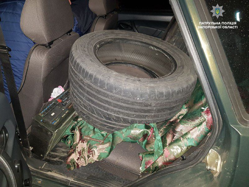 В Запорожье ночью с нескольких припаркованных авто сняли колеса (ФОТО)