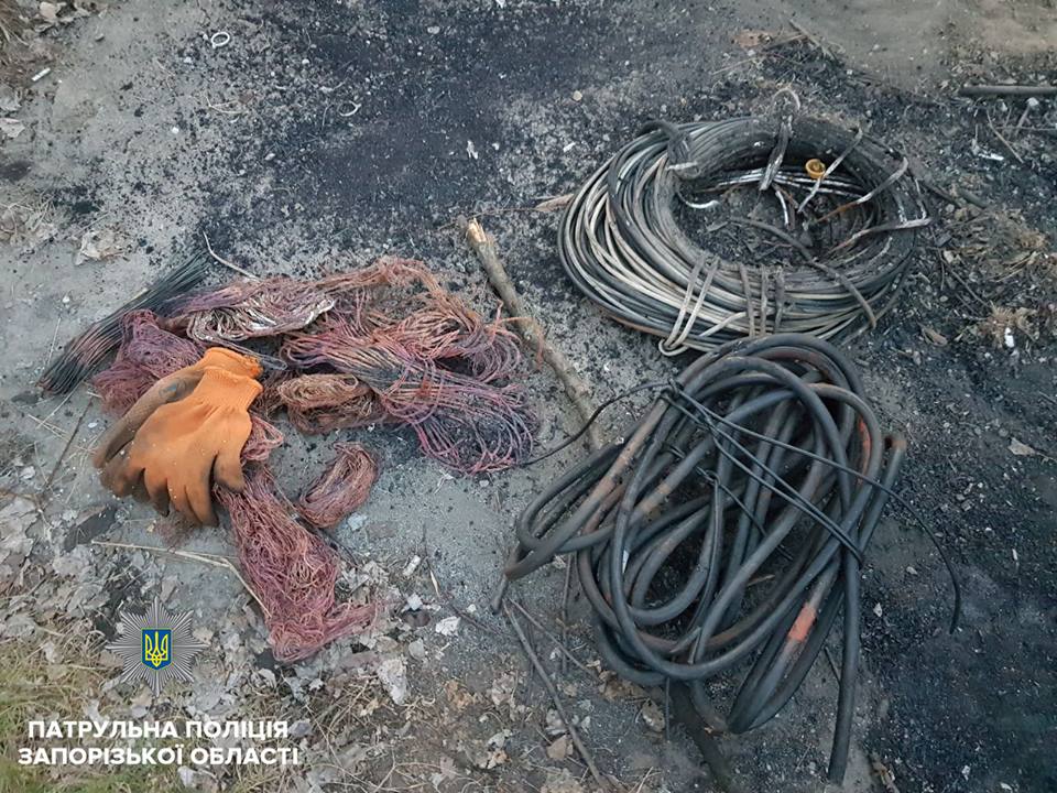 В Запорожье на Осипенковском патрульные заметили высокие клубы дыма (ФОТО)