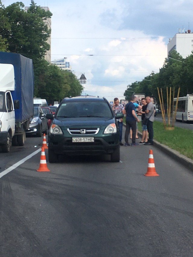 В центре Запорожья произошло масштабное ДТП: на проспекте образовалась пробка (ФОТО)