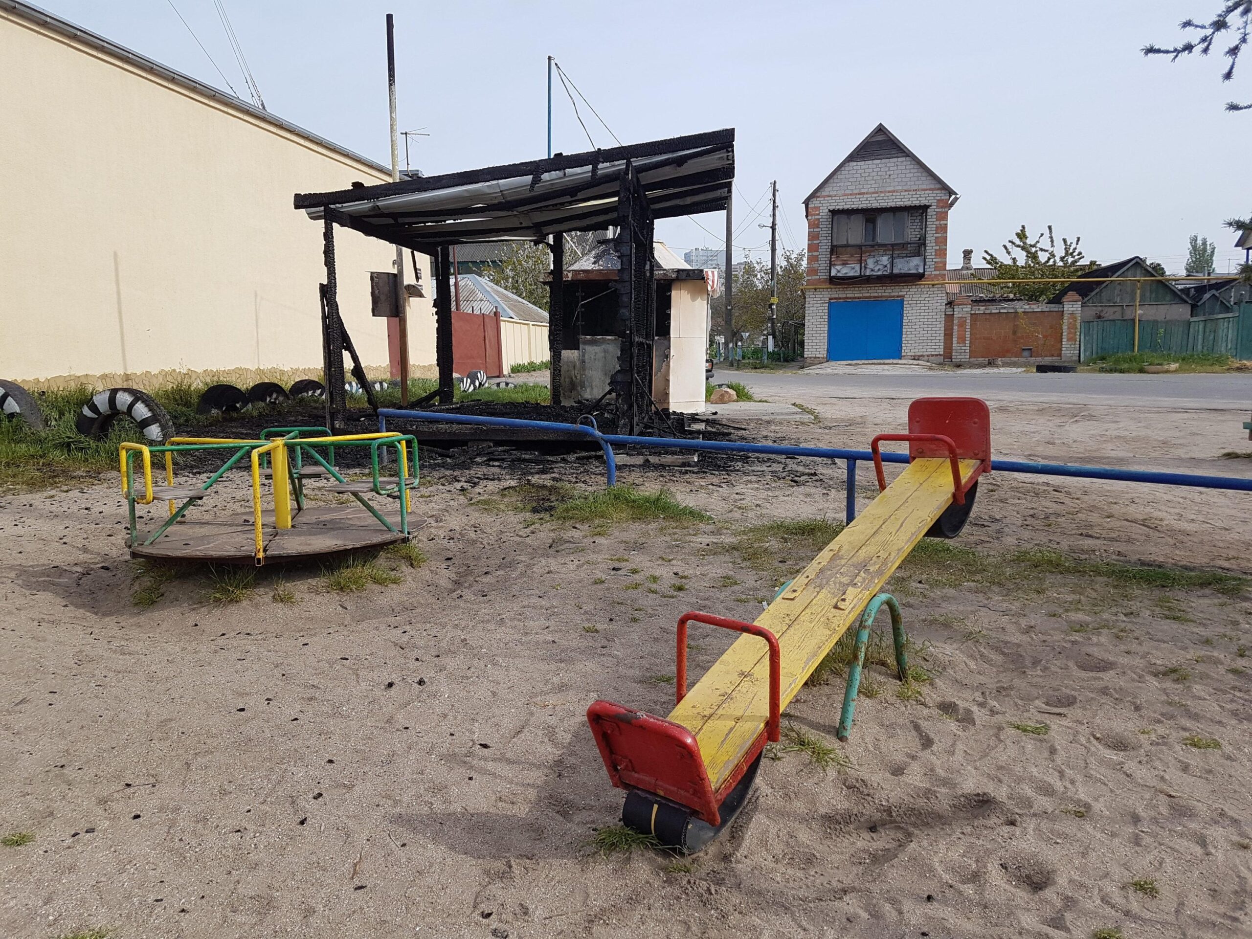 На запорожском курорте сожгли две "наливайки" (ФОТО) 1 На запорожском курорте сожгли две "наливайки" (ФОТО)