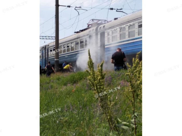 В Запорожской области произошло ЧП в электричке: людей высадили в поле (ФОТО)