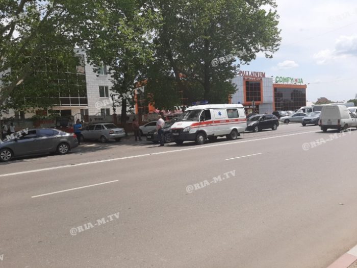 В Запорожской области «скорая помощь» с тяжелой пациенткой попала в аварию (ФОТО)