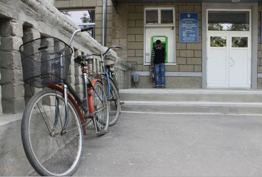 В одном из городов Запорожской области нет общественного транспорта: люди пересели на велосипеды (ФОТО)