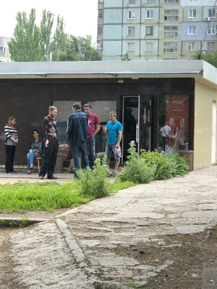 В Запорожье полицейские выявили рюмочную с опасным алкоголем (ФОТО)