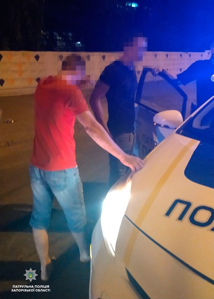 В Запорожье пьяный виновник ДТП напал на полицейского (ФОТО)