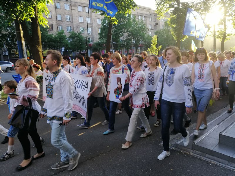 В Запорожье прошел марш вышиванок (ФОТОРЕПОРТАЖ)