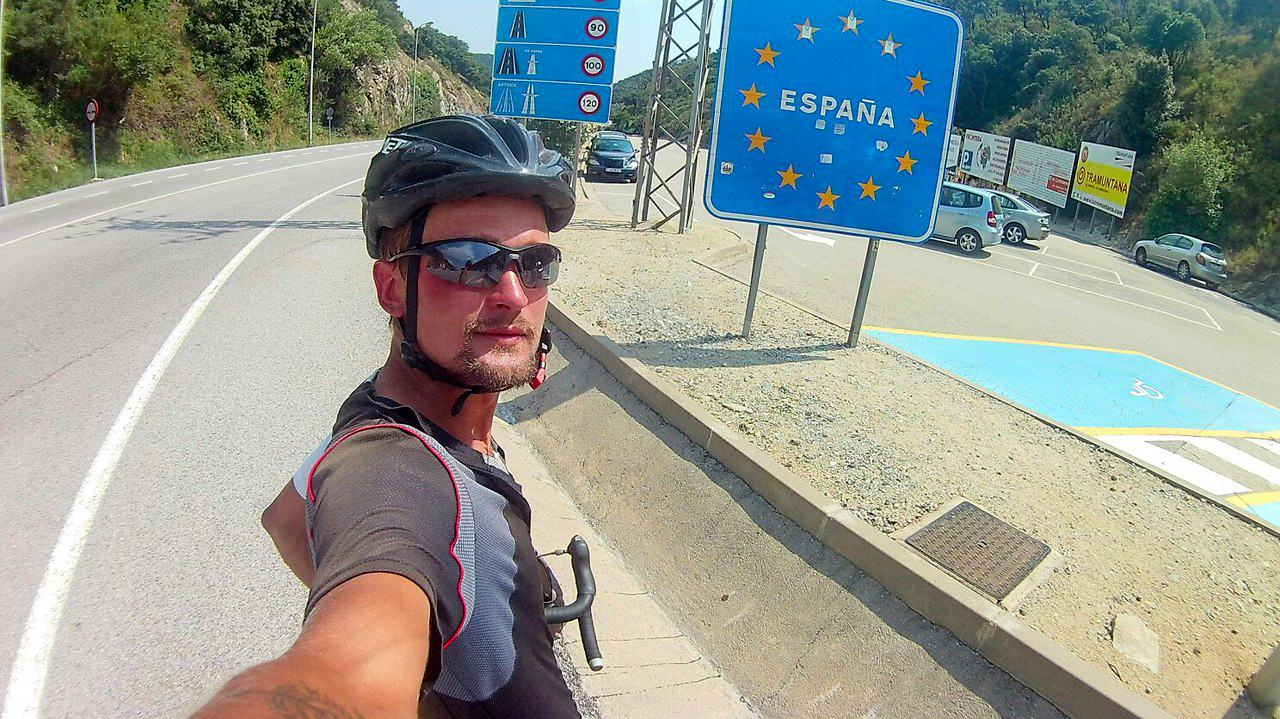 Запорожец объехал на велосипеде всю Европу за два месяца (ФОТО)
