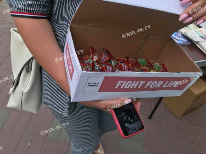 В Запорожской области горожанам на улице раздавали презервативы (ВИДЕО, ФОТО)