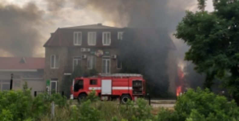 В Запорожской области едва не сгорела гостиница