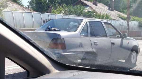 Курьез: житель Запорожья необычно тюнинговал автомобиль (ФОТО)