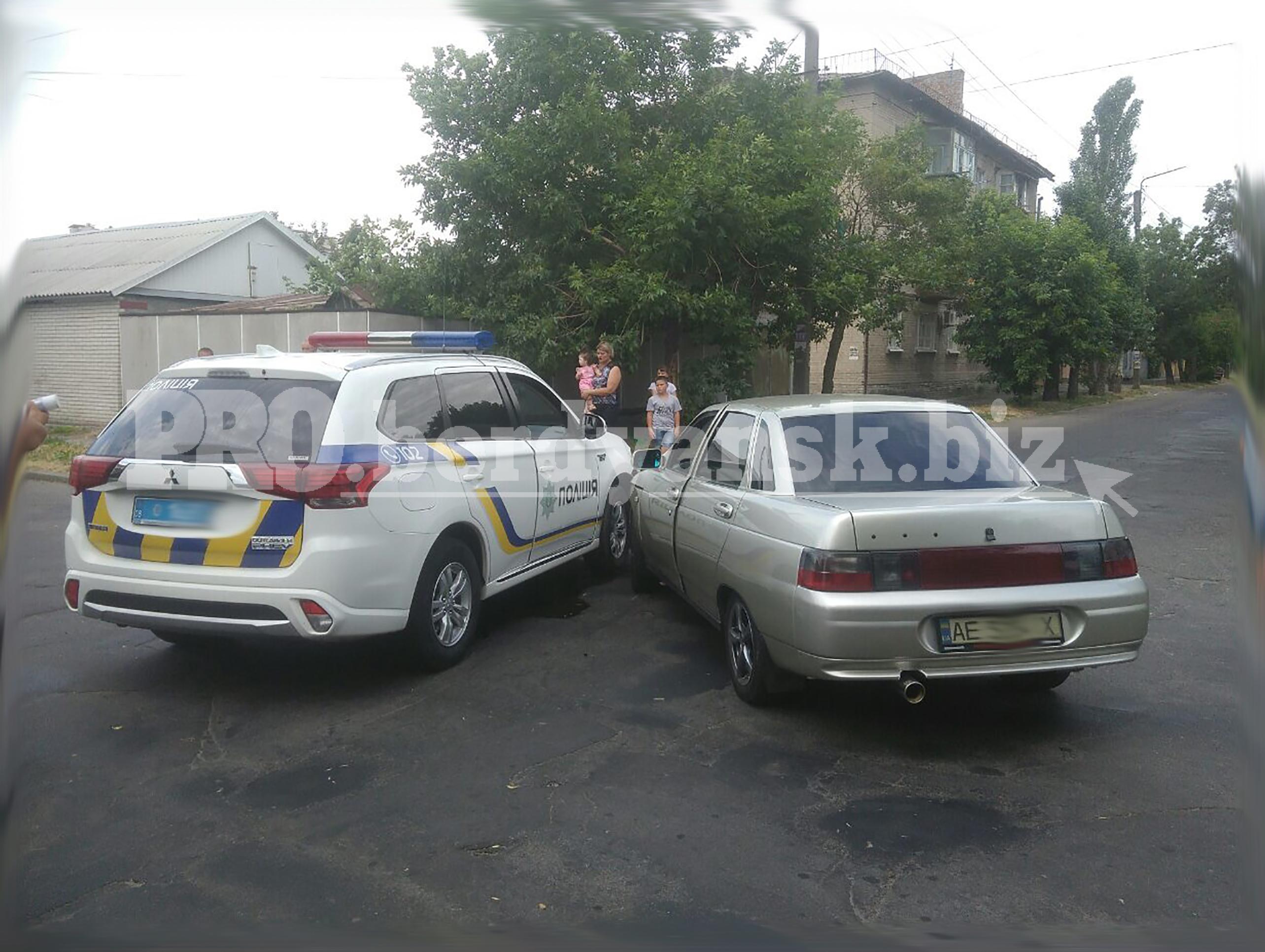 В Запорожской области произошло ДТП с правоохранителями. В одном из авто ехала семья с детьми