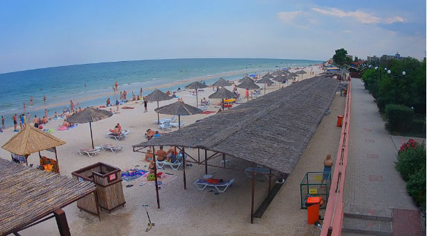 Полный штиль и немноголюдные пляжи: в Сети опубликовали фото из курортной Кирилловки