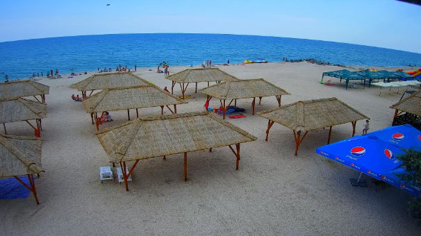 Полный штиль и немноголюдные пляжи: в Сети опубликовали фото из курортной Кирилловки