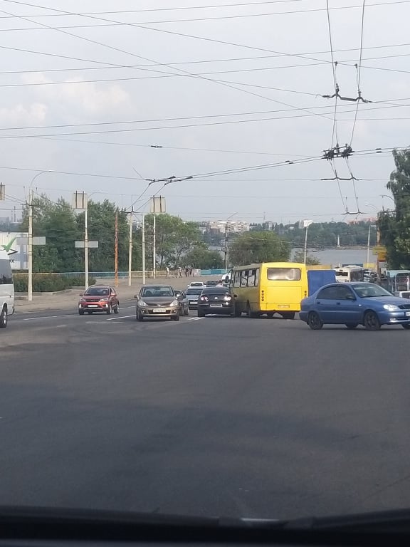 В Запорожье очередная авария с участием маршрутки (ФОТО, ВИДЕО)