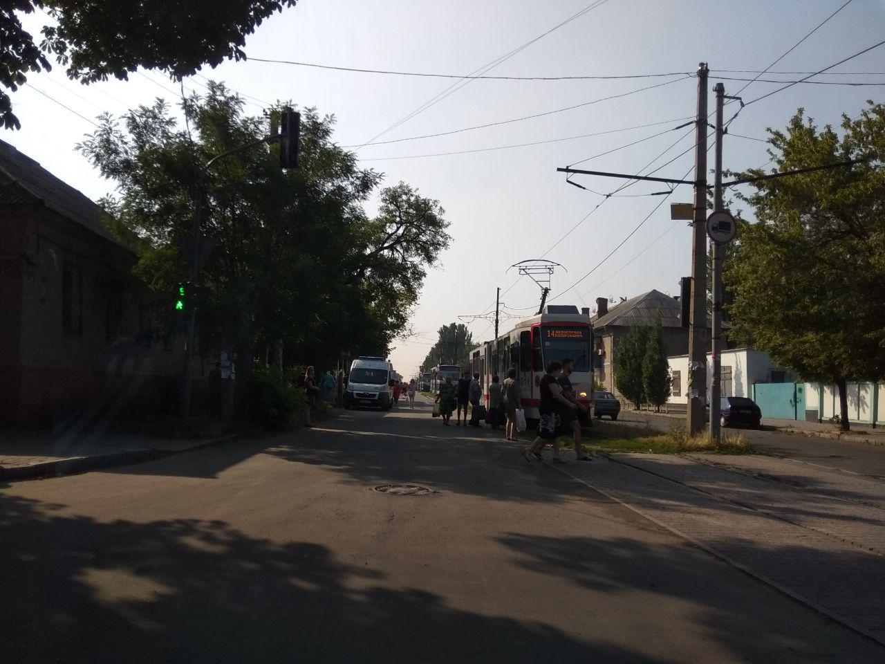 В Запорожье с самого утра остановились трамваи (ФОТО)