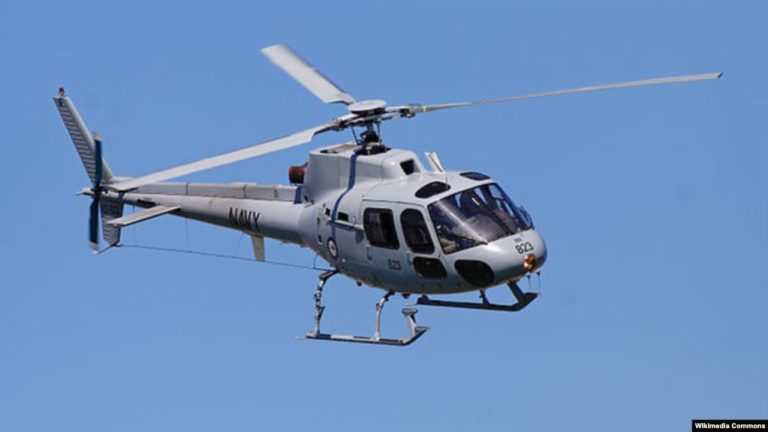 На каскаде фонтанов «Радуга» в Запорожье летает вертолёт (ВИДЕО)