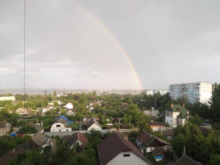 Чудеса природы: над вечерним Запорожьем раскинулась радуга (ФОТО, ВИДЕО)