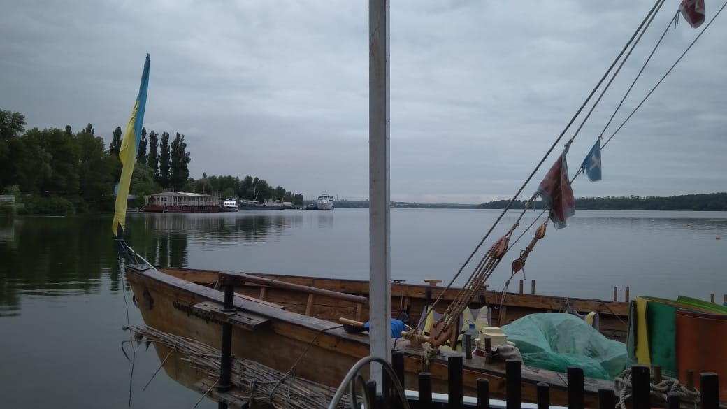Запорожские казаки отправились в плавание на "Чайке" (ФОТО)