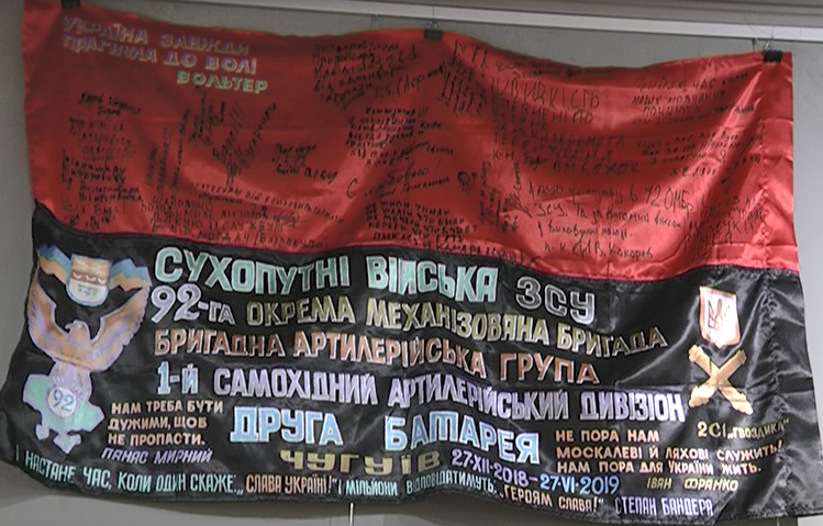 В Запорожье представили уникальную коллекцию флагов, расписанных вручную (ФОТО)