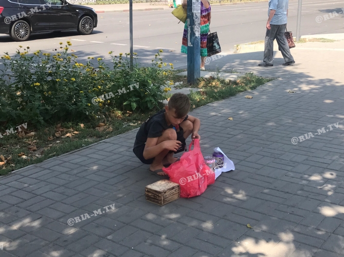Маленький предприниматель из Запорожской области покорил социальные сети (ФОТО)