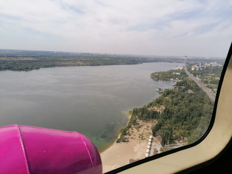 Взгляд сверху: как запорожцы летали на вертолёте ко Дню авиации (ФОТО)