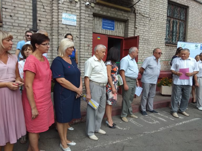 В Запорожье торжественно открыли…душ (ФОТО)