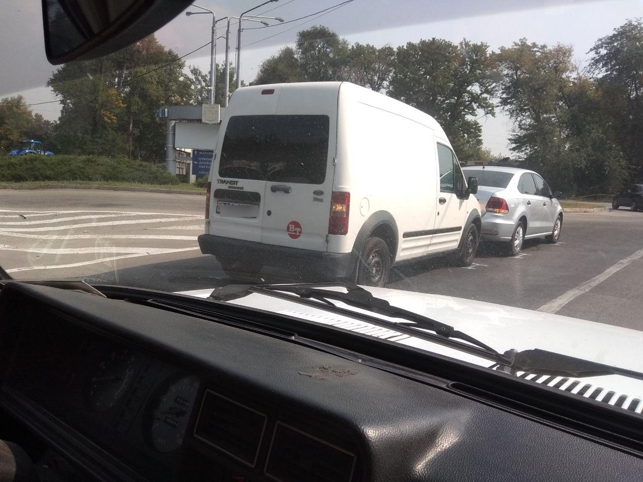 ДТП на въезде в Запорожье: столкнулись два авто (ФОТО)