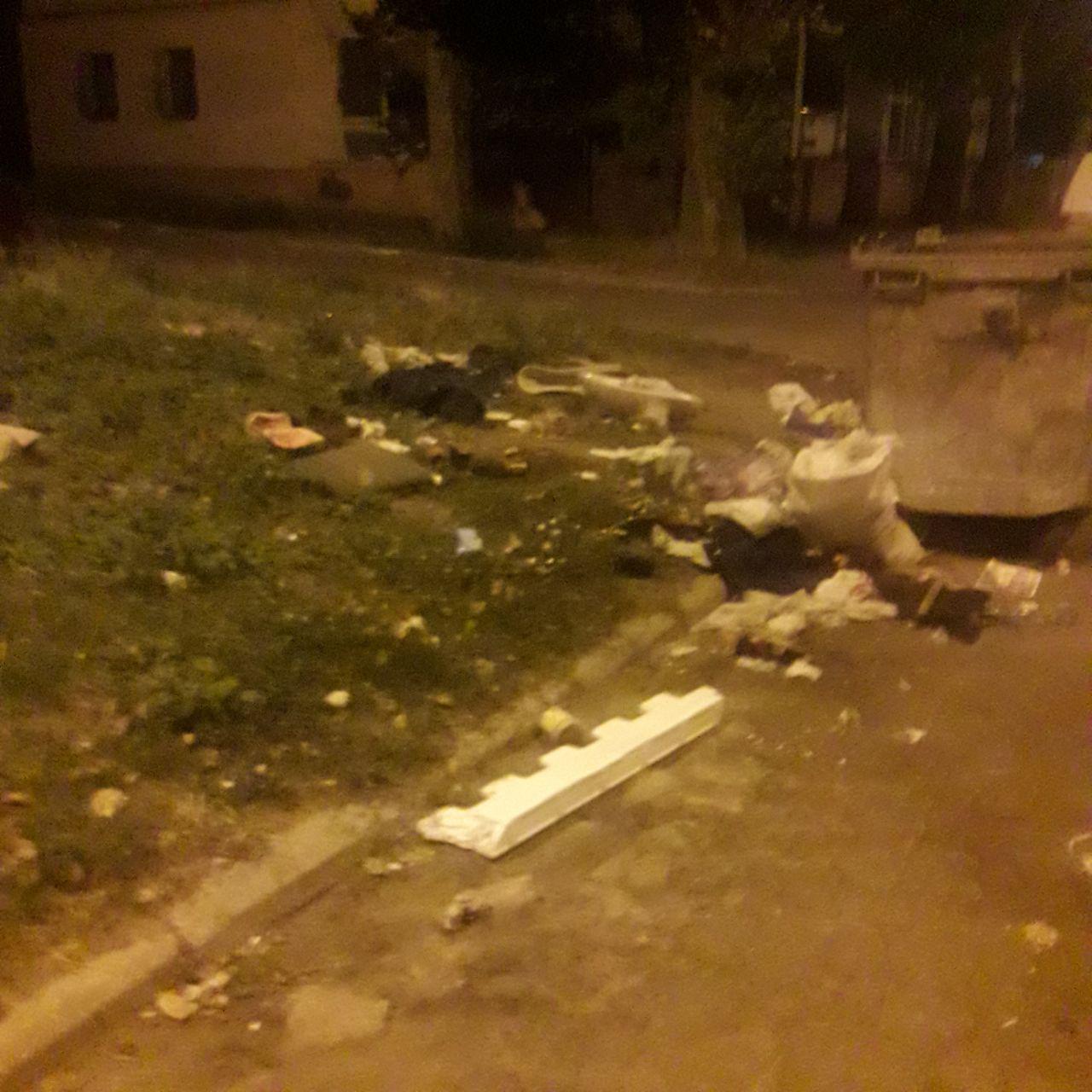 Запорожский "Вельтум" оставил после себя больше мусора, нежели убрал (ФОТО)