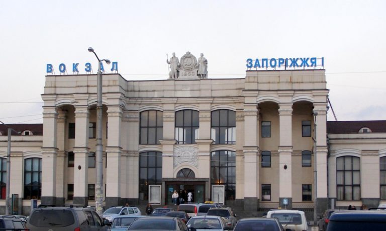 «Добро пожаловать в Запорожье» или как обстановка на ЖД-1 отпугивает туристов (ВИДЕО)